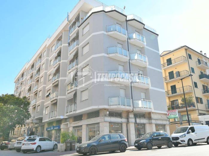 Appartamento quadrilocale in vendita in Via Osimo, Ascoli Piceno