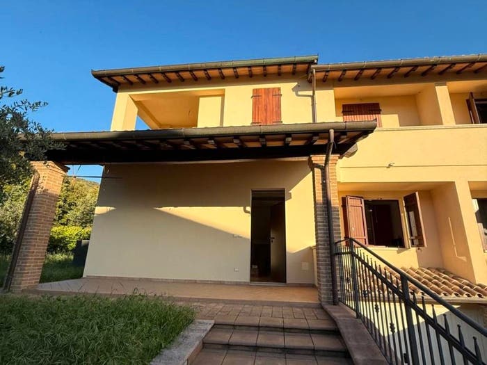 Casa quadrilocale in vendita in Via Santa Maria, Centro, Campello sul Clitunno