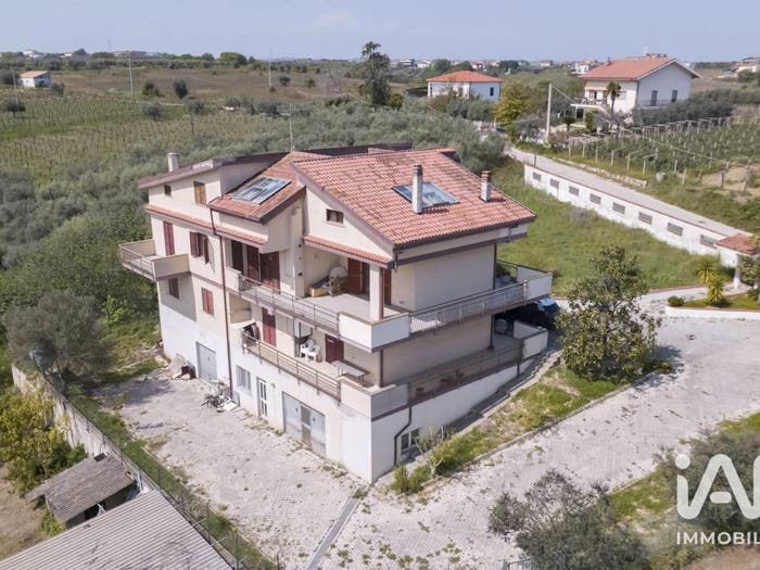 Casa con 6 locali in vendita in Frazione Contrada Feudo, Centro, Ortona