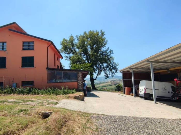 Casa con 6 locali in vendita in Pianello Val Tidone