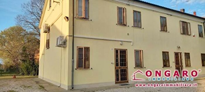 Casa con 6 locali in vendita in Via Signora, Copparo
