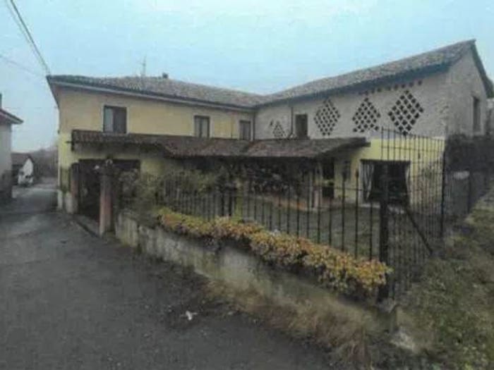 Casa trilocale in vendita in Borgata Bricco, Acqui Terme