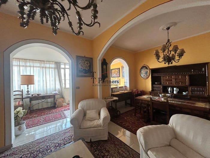 Appartamento con 6 locali in vendita in Via Ugo Corsi, Careggi Rifredi Dalmazia, Firenze