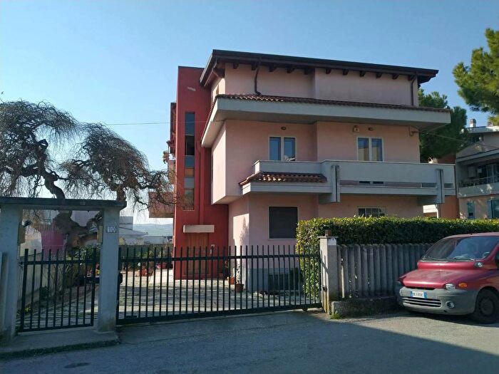 Appartamento con 5 locali in vendita in Via Sechini, Giulianova