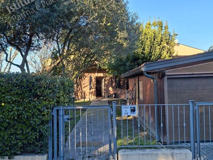 Casa con 6 locali in vendita in frazione Baganzola strada Vallazza, Baganzola Aeroporto, Parma