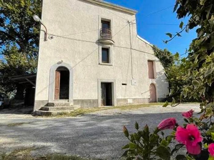 Casa con 6 locali in vendita in Casalvieri
