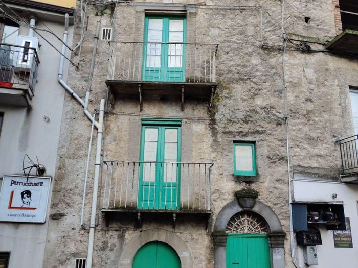 Casa trilocale in vendita in Piazza Umberto I, Centro, Tortorici