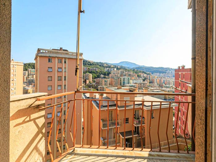 Appartamento trilocale in vendita in Via Antonio Burlando, Castelletto, Genova