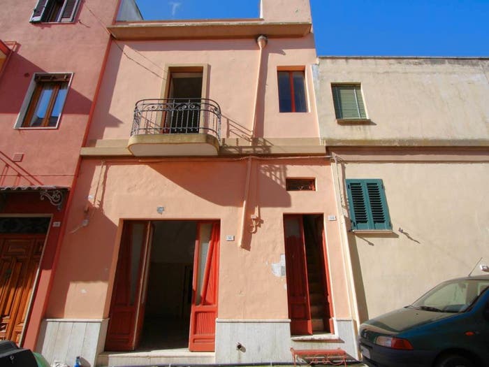 Casa con 5 locali in vendita in Via Monsignor Gaetano Fagiani, Parabita