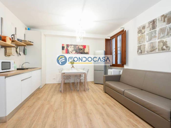 Appartamento bilocale in vendita in via garibaldi, Centro Storico, Desenzano del Garda