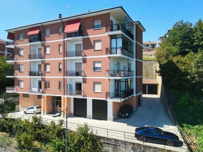 Appartamento trilocale in vendita in Via alba, Centro, La Morra