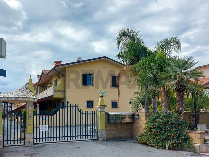 Appartamento trilocale in vendita in Via Gaspare Amodeo, Oliveri