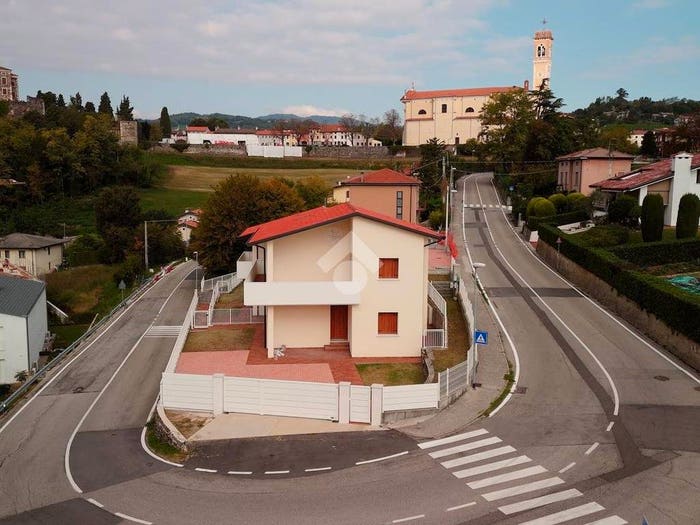 Casa quadrilocale in vendita in Via Calavena Alta, Centro, Arzignano