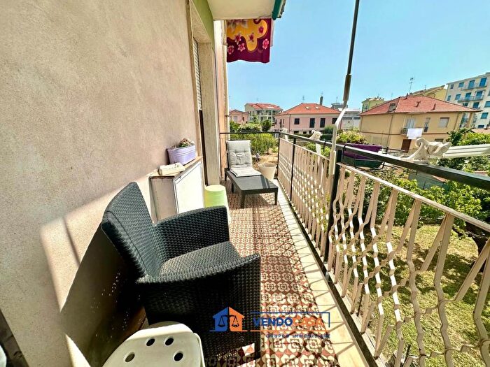 Appartamento bilocale in vendita in Via Cremona, Centro, Loano