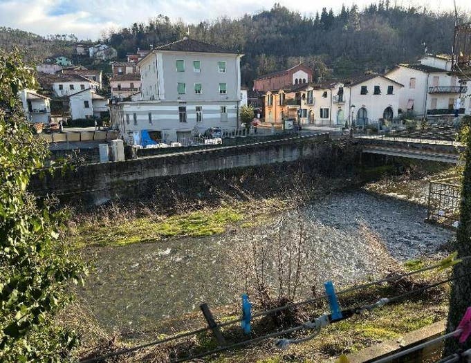 Appartamento quadrilocale in vendita in Piazza Umberto I, Centro, Borghetto di Vara