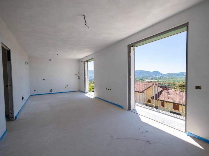Appartamento trilocale in vendita in Via Giovanni Paolo II, Cesana Brianza