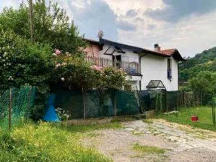 Casa trilocale in vendita in Via Verga, Centro, Bisuschio