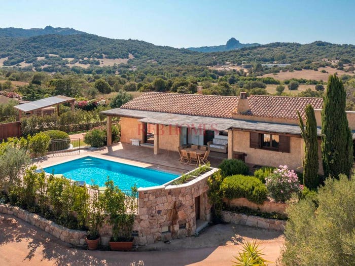 Casa con 6 locali in vendita in San Giovanni Sole Ruiu, Olbia
