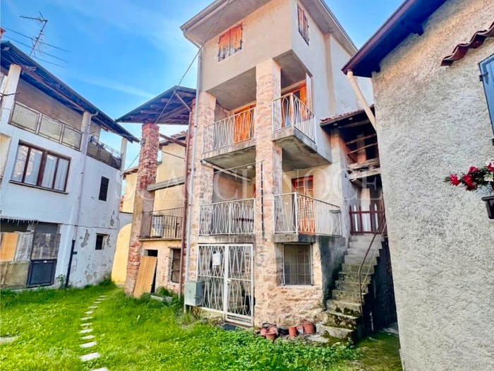Casa con 6 locali in vendita in Frazione San Bononio, San Bononio, Curino