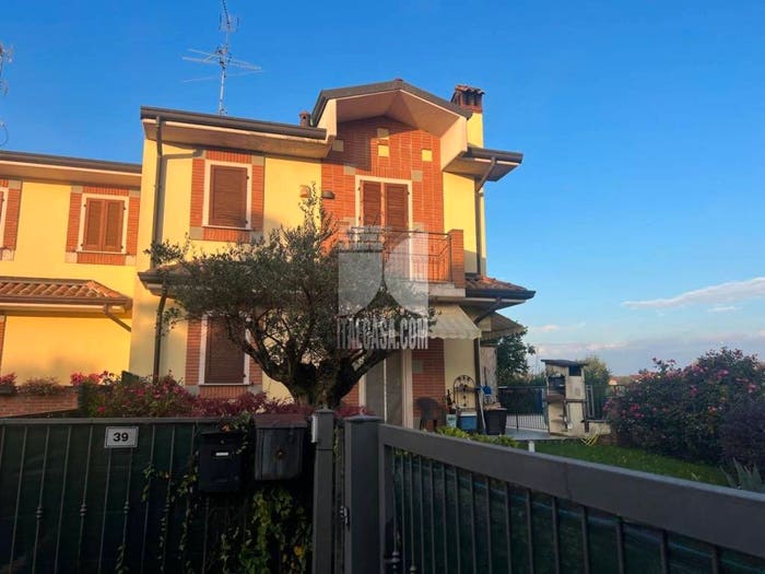 Casa trilocale in vendita in Brignano Gera d'Adda
