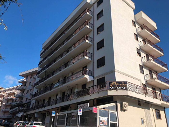 Appartamento trilocale in vendita in Viale dei Normanni, Centro Storico, Catanzaro