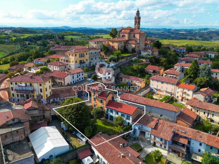 Casa con 6 locali in vendita in piazza Madonna delle Grazie, Villa San Secondo