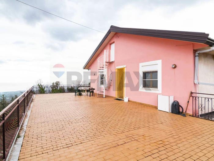 Casa con 6 locali in vendita in Via Algerazzi, Caselle, Milo