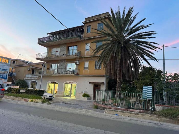 Appartamento con 6 locali in vendita in SS, Zona Industriale, Carini