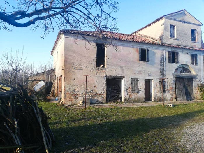 Casa con 6 locali in vendita in Vacil, Breda di Piave