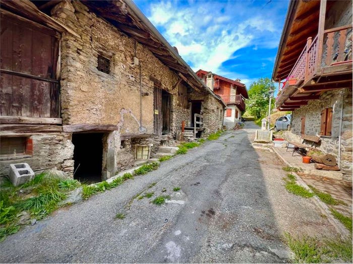 Casa con 6 locali in vendita in FRAZIONE OZEIN SNC, Ozein, Aymavilles