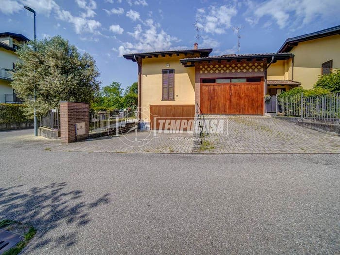Casa trilocale in vendita in Via Bellini C, Buguggiate
