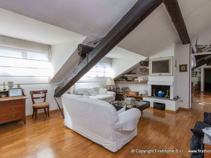 Casa con 6 locali in vendita in piazza Medaglie D'Oro, Porta Romana Medaglie d'Oro, Milano