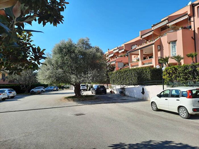 Appartamento con 6 locali in vendita in Via Caprioli, San Leucio Briano, Caserta