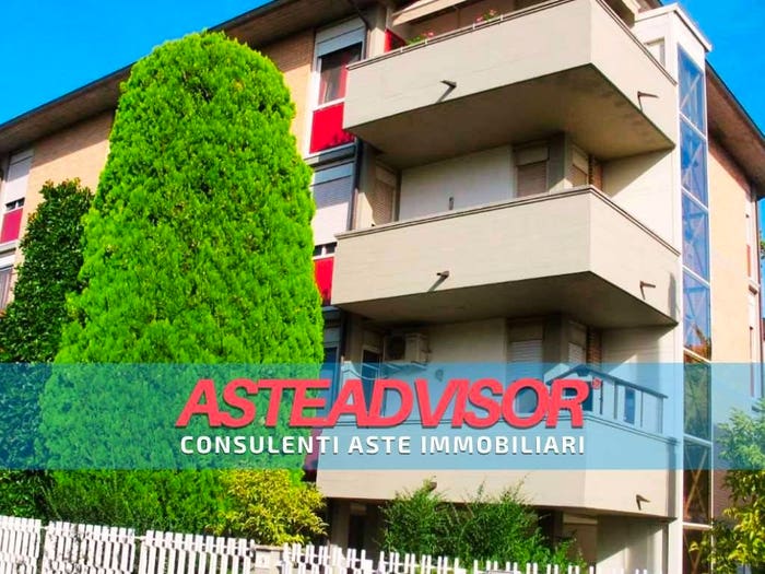 Appartamento con 6 locali in vendita in Via G Foschiatti, Parco Urbano Piscina, Forlì