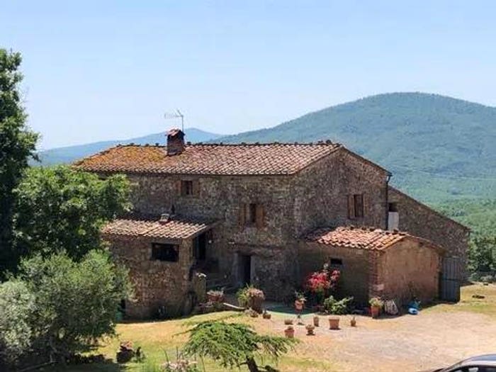 Casa con 6 locali in vendita in Via Martiri Di Scalvaia No Number, Monticiano