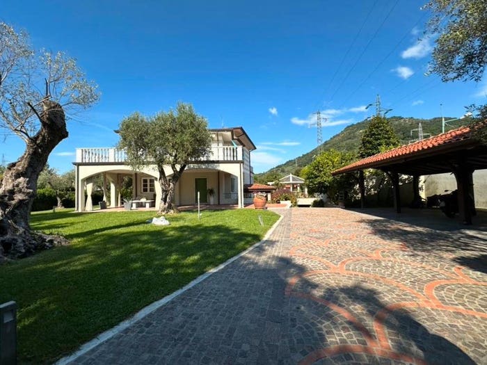 Casa con 6 locali in vendita in Viale Settembre, Stadio Sant'Antonio Marasio, Carrara