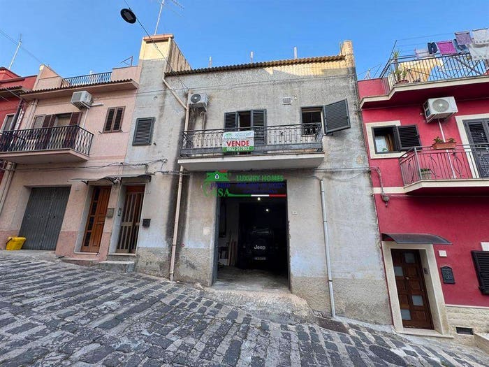 Casa con 6 locali in vendita in Via Vincenzo Bellini, Giarratana