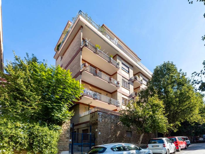 Appartamento trilocale in vendita in Via Girolamo Dandini, San Saba Caracalla, Roma