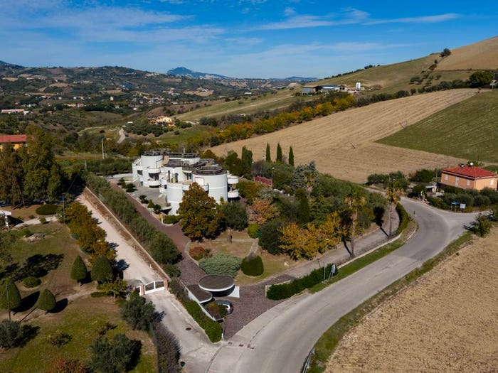 Casa con 6 locali in vendita in Strada Provinciale Campli Giulianova, Campli