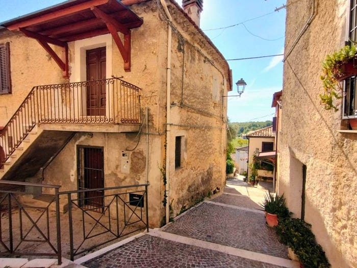 Casa trilocale in vendita in Via Adua, Coldragone, Colfelice