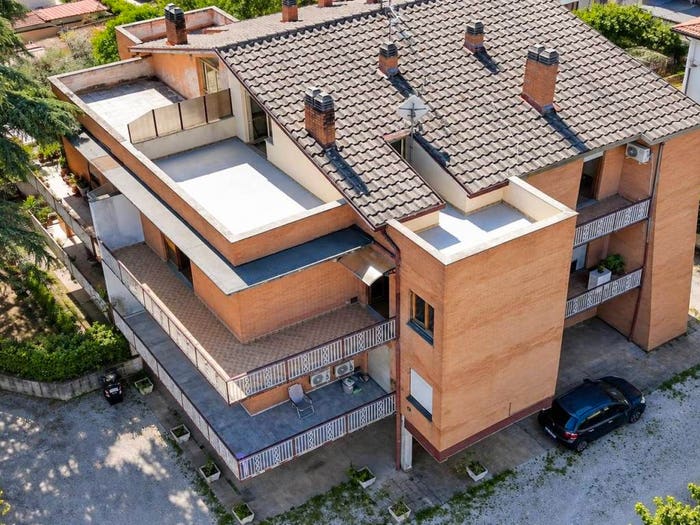 Appartamento quadrilocale in vendita in Viale Firenze, Viale Firenze Paciana, Foligno