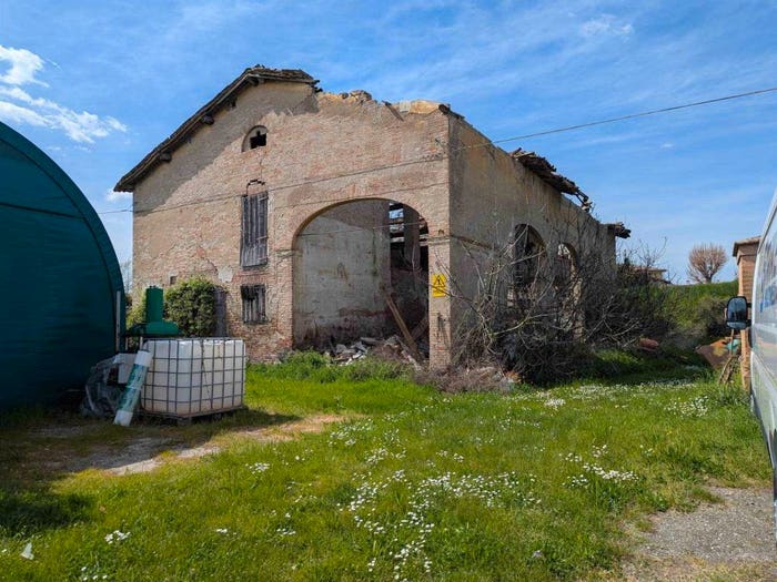 Casa con 6 locali in vendita in STRADELLO CAPITANI, Madonnina Tre Olmi, Modena