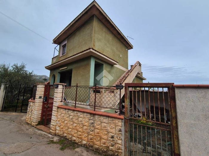 Casa quadrilocale in vendita in Via Eva Peron, Monreale