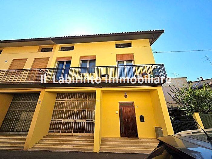 Casa con 6 locali in vendita in VIA IV NOVEMBRE, Centro, Riolo Terme