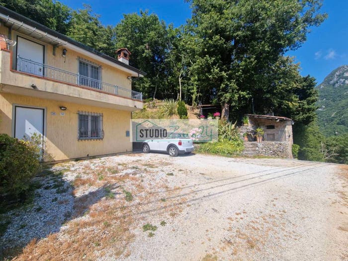 Casa quadrilocale in vendita in via di trescolli, Camaiore Paese, Camaiore