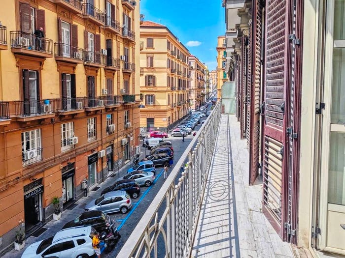 Appartamento con 6 locali in vendita in Via dei Cimbri, Tribunali, Napoli