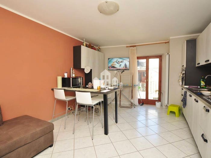Appartamento trilocale in vendita in Piazza Monte Grappa, Centro, Cuorgnè