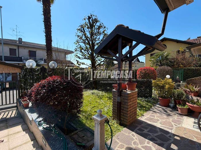 Casa con 5 locali in vendita in Via Evangelista Torricelli, Centro, Lentate sul Seveso