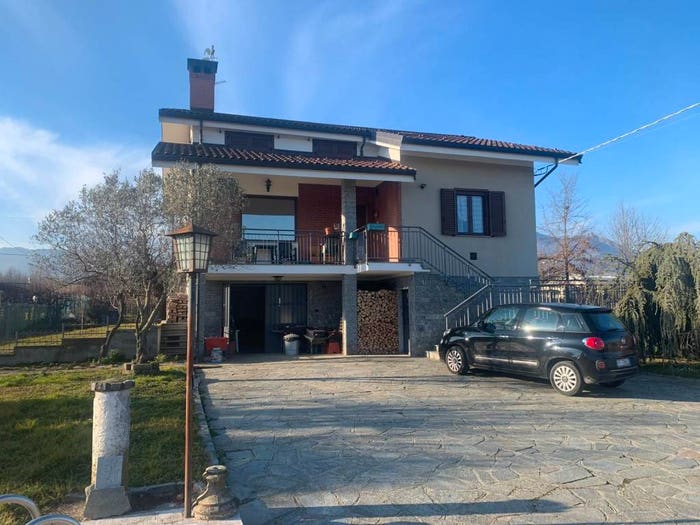 Casa quadrilocale in vendita in Via Piscina, Centro, Frossasco