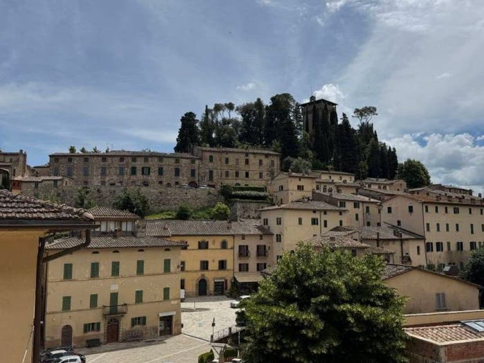 Appartamento con 6 locali in vendita in via giugno, Centro, Cetona